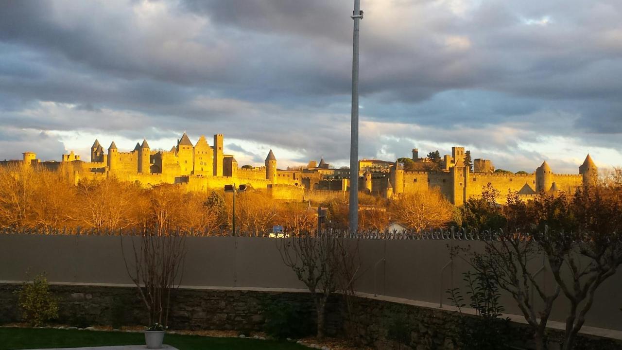 Sur Le Quai Bed & Breakfast Carcassonne Eksteriør bilde